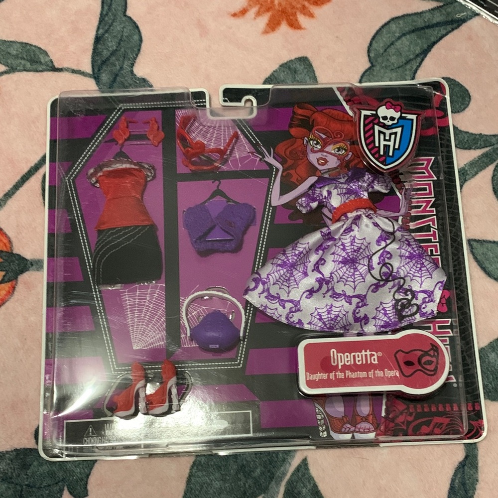 Monster High Operetta Deluxe Fashion Pack.